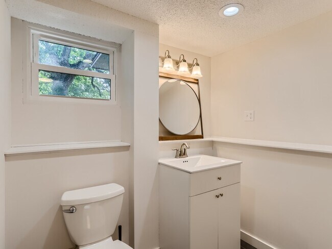 Building Photo - 8840 Morris Rd