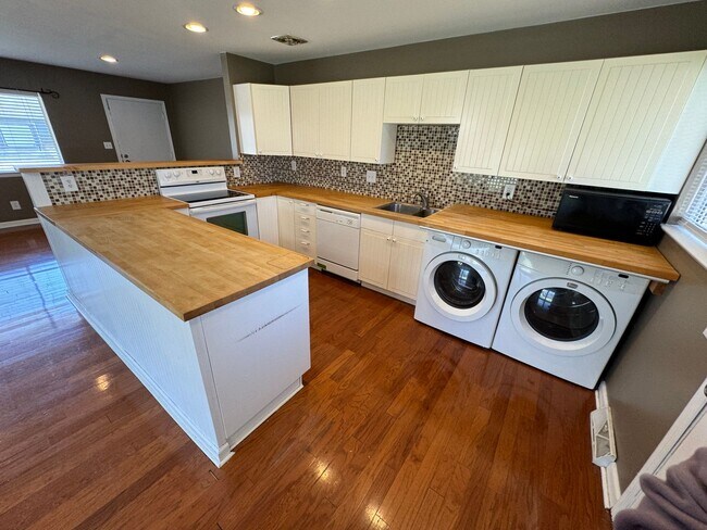 Building Photo - 3 Bedroom- Upper Arlington area