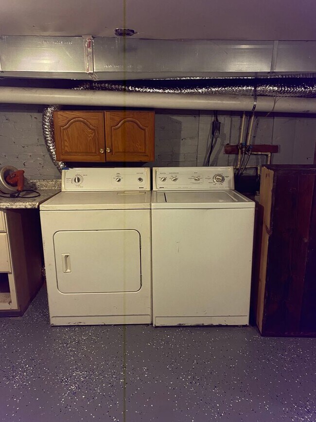 Building Photo - Spacious Home Available for Rent! Finished Basement! W/D! Front Porch! Available Now!