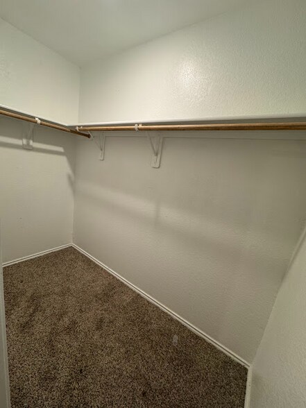 Building Photo - 2420 Mulligan Ln