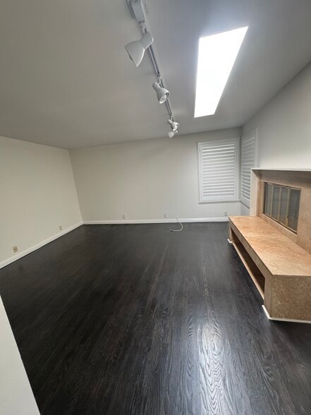 Building Photo - 2215 W 237th St