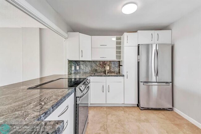 Primary Photo - 3199 S Ocean Dr