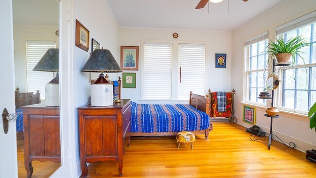 Building Photo - J19(A-B)