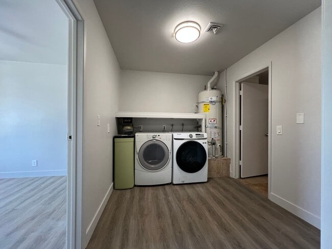 Building Photo - Spacious Single-Story 6-bed 3-bath Oasis with Private Pool and Spa in Spring Valley