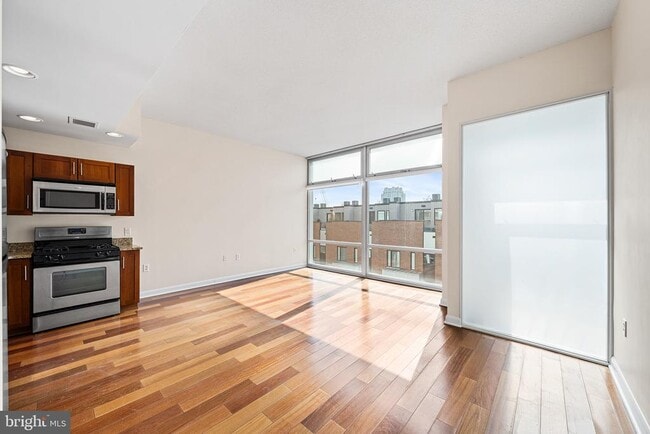 Building Photo - 22 S Front St