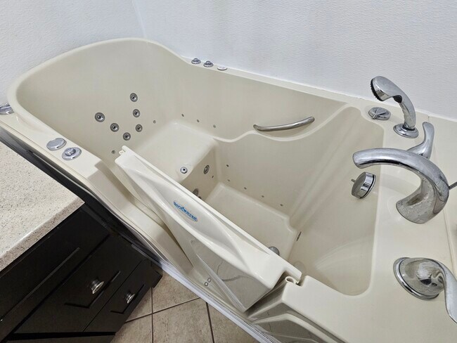 Building Photo - 167 Hill-N-Dale Dr