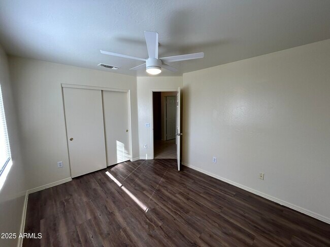 Building Photo - 1433 E Park Ave