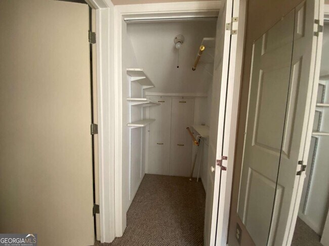 Building Photo - 522 Capri Dr