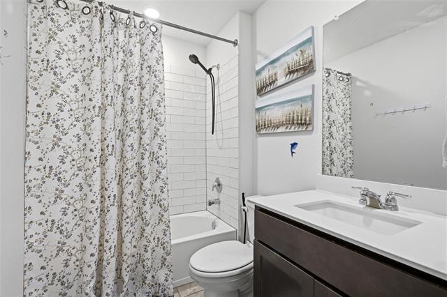 Building Photo - 807 Cormorant St