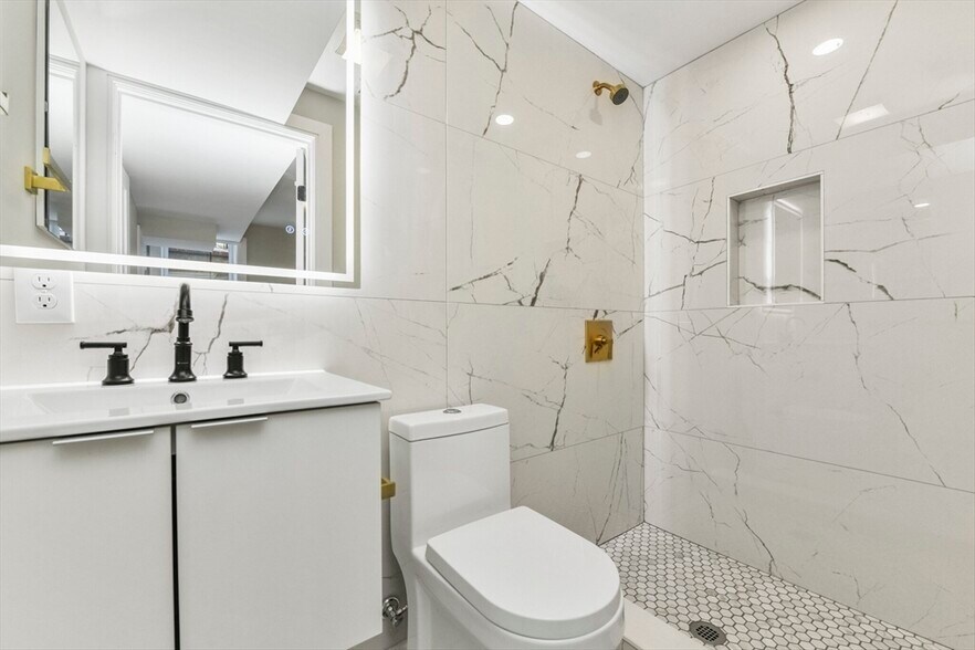 Building Photo - 10 Webster Ave