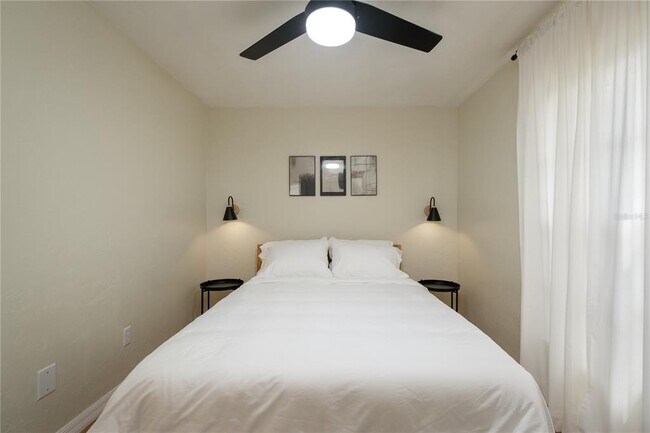 Building Photo - 4320 SW 74TH Ter
