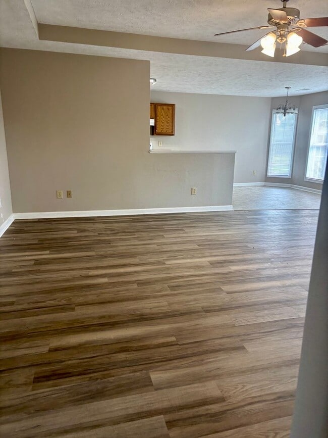 Building Photo - Summers best kept secret !