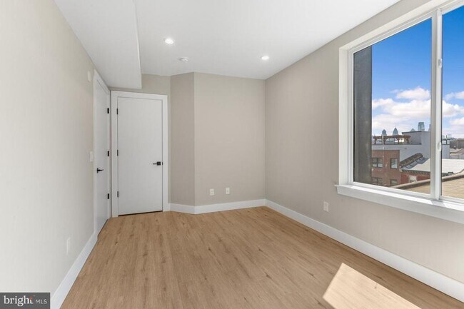 Building Photo - 1144 Frankford Ave