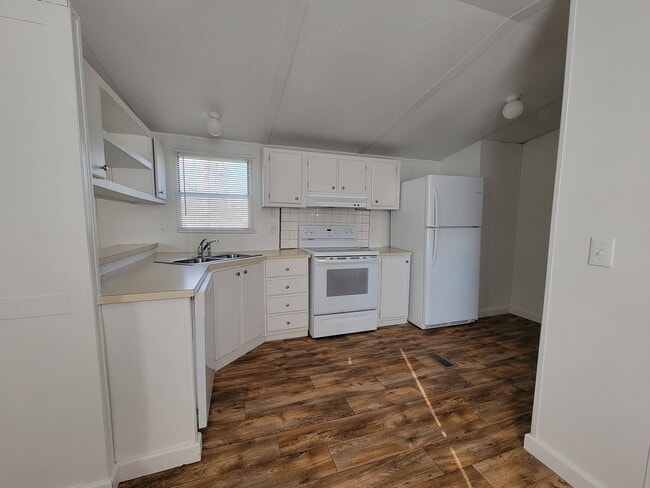 Building Photo - Ready to Move in