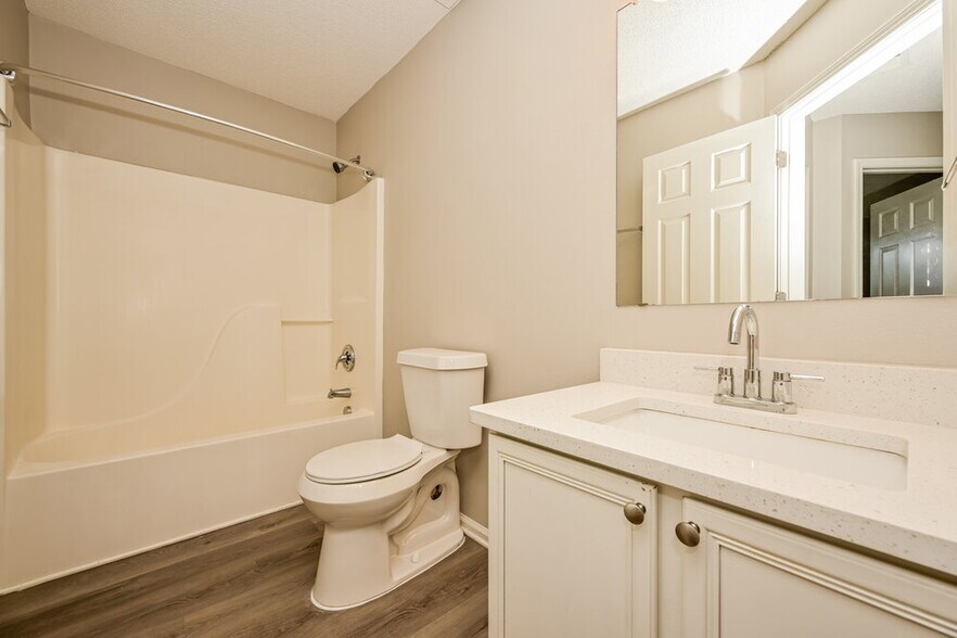 Building Photo - 2009 Farm Hill Ct