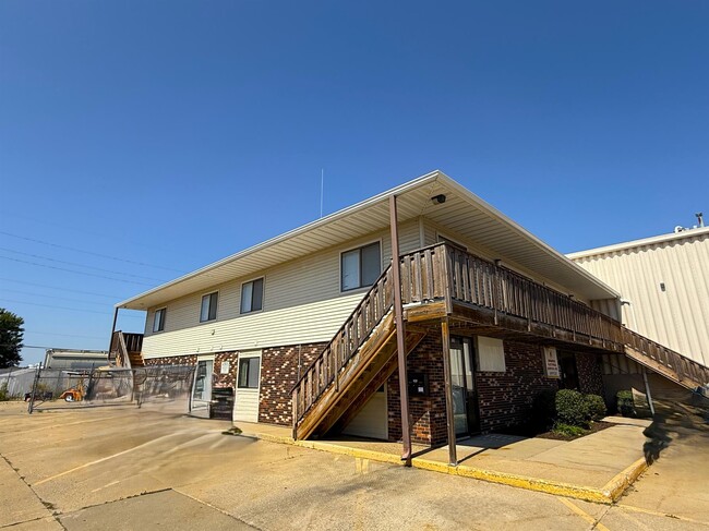 Building Photo - 1233 S Gilbert Ct