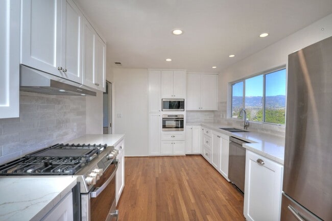 Building Photo - Peaceful Hope Ranch Living