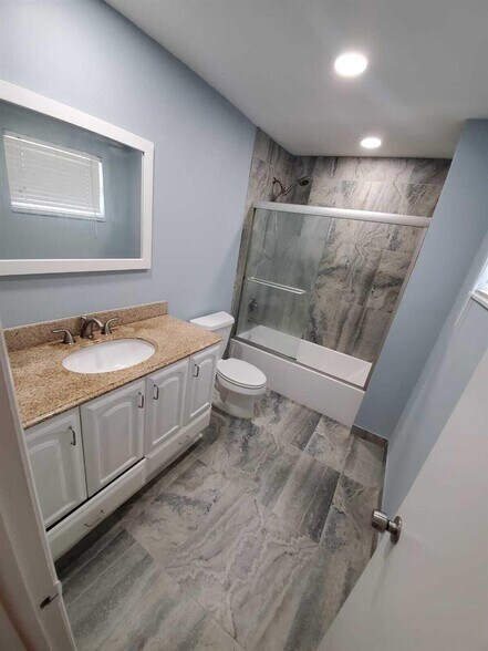 Building Photo - 24 Laredo Pl