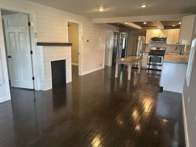 Building Photo - 812 Ridge Ave