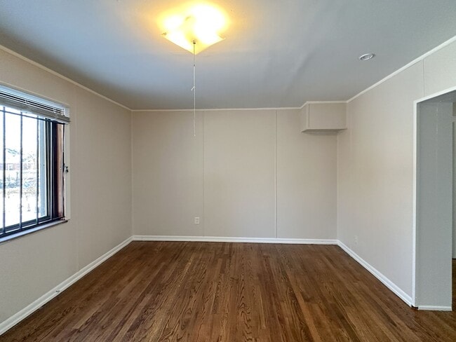 Building Photo - AVAILABLE NOW Home in University District ...