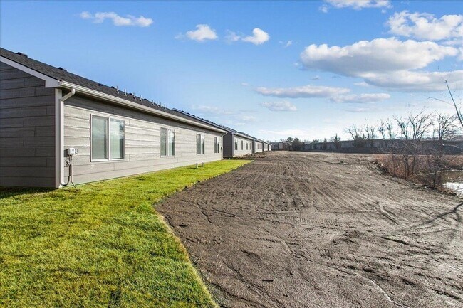 Building Photo - 2921 S Bunker Hl Dr