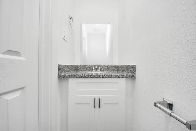 Building Photo - 2322 Wavell St