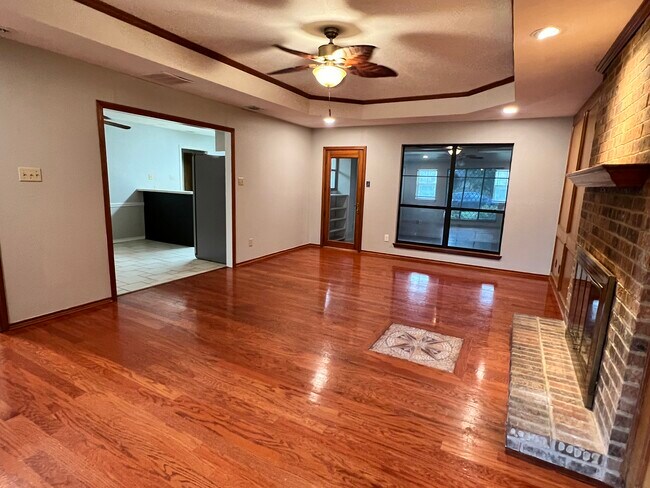 Building Photo - 505 Rustic Pl