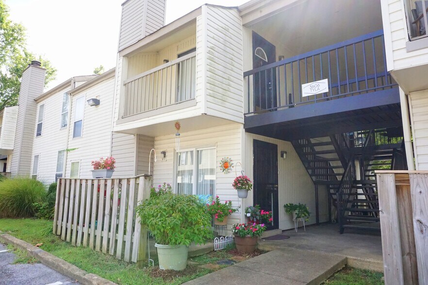 Primary Photo - Annies Townhomes- FREE month!