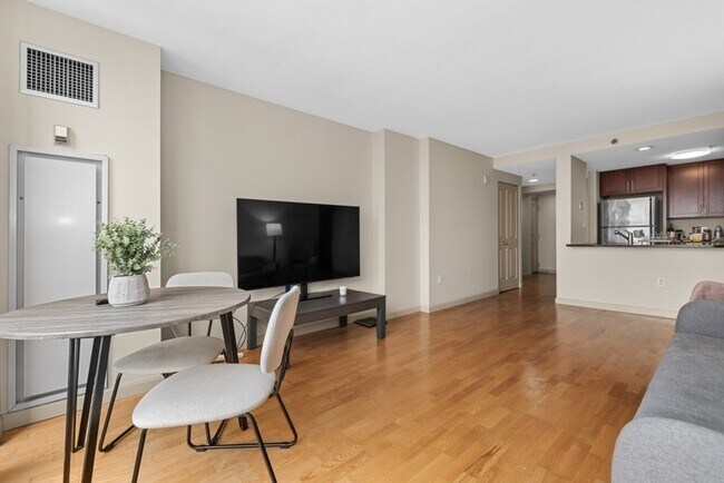 Building Photo - 8 Museum Way