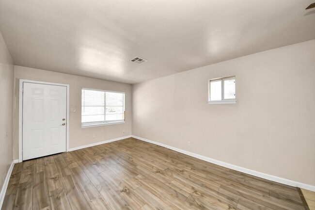 Building Photo - 1320 Griffin St