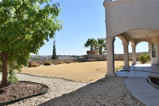 Building Photo - 6332 Franklin Vista Dr