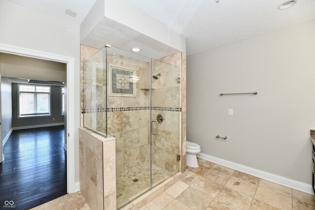 Building Photo - 8555 One W Dr