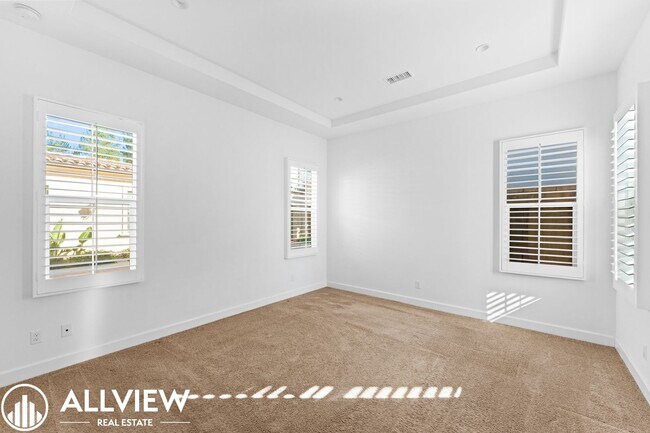 Building Photo - Gorgeous 3 bedroom 2.5 bath home in the newly constructed association of Eastwood Village!
