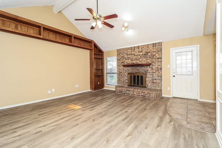 Building Photo - 4900 Barberry Dr