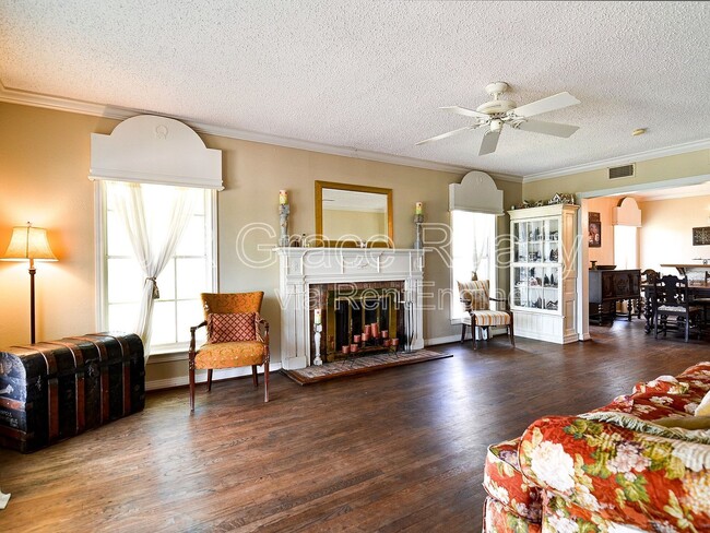 Building Photo - 1308 White River Dr