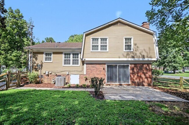 Building Photo - 8301 Nathanael Greene Ln