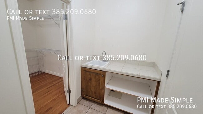 Building Photo - 3042 E Somerset Dr