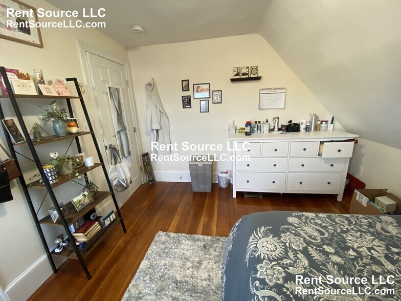 Building Photo - 15 Sargent Ave