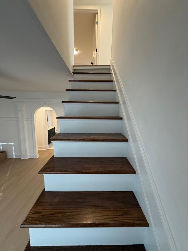 Building Photo - Great Home For RWJMS/Rutgers Students * Walk to New Brunswick/Highland Park Nightlife * All Utili...