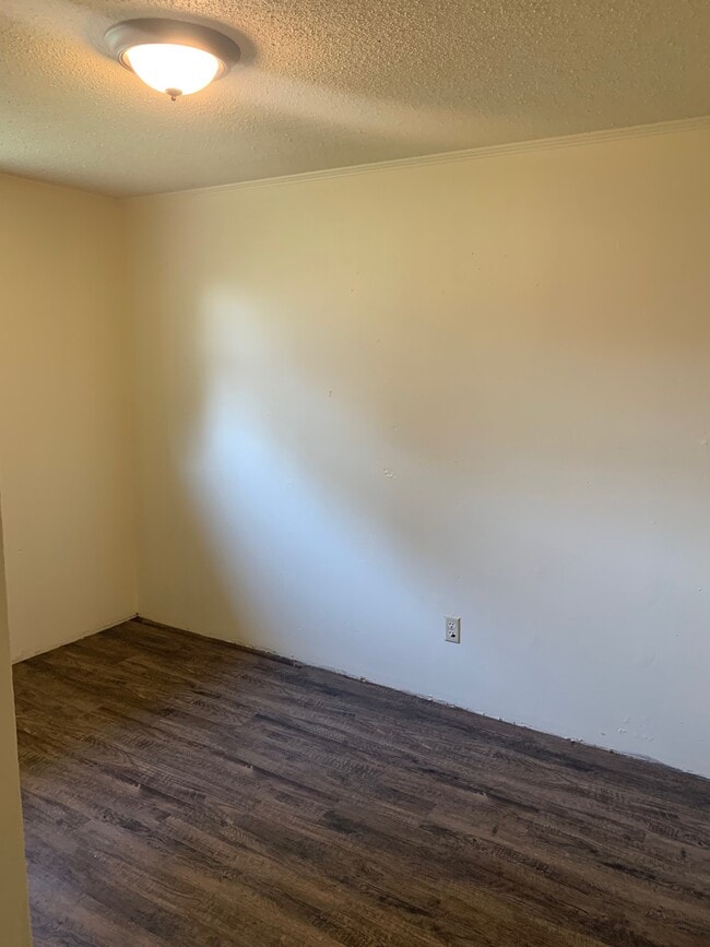 Building Photo - 109 White Oak St