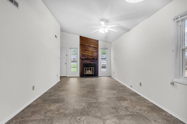 Building Photo - 1629 RaceTrack Rd