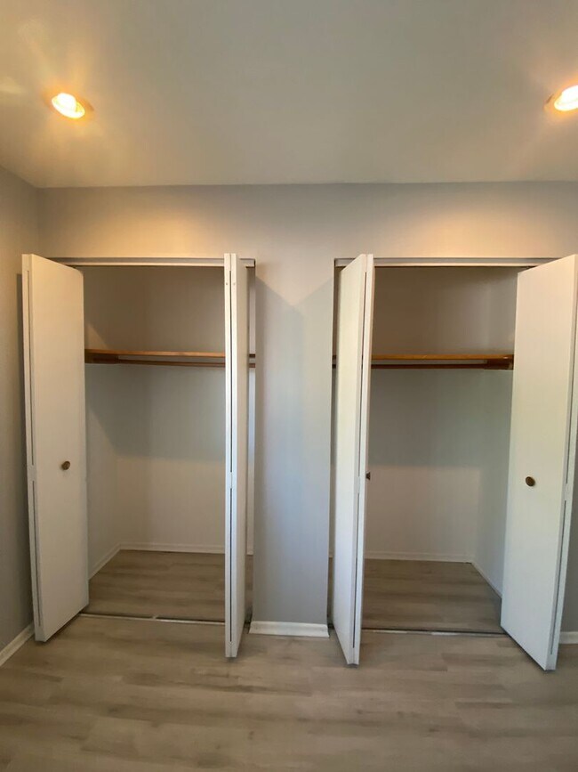 Building Photo - Ready now! Updated One Bedroom One Bath in...