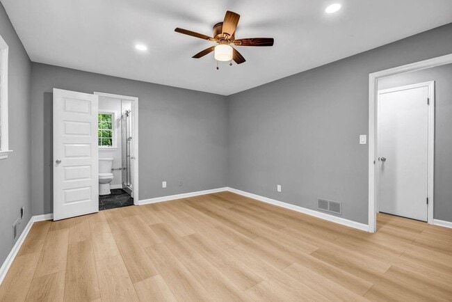 Building Photo - 4260 Bonaparte Dr