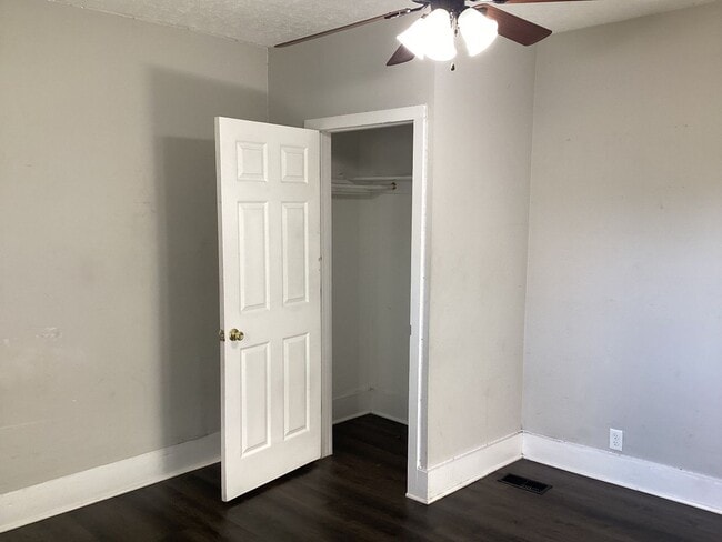 Building Photo - 1330 W Roache St