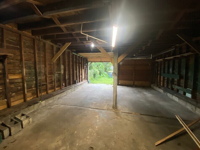 Building Photo - 2317 Bertha St