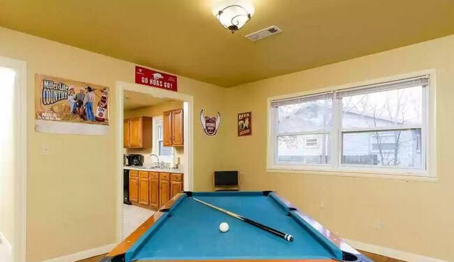 Building Photo - Beautiful Home Near the University!