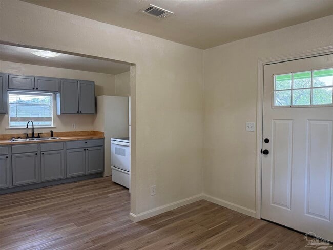 Building Photo - 1416 N 6th Ave