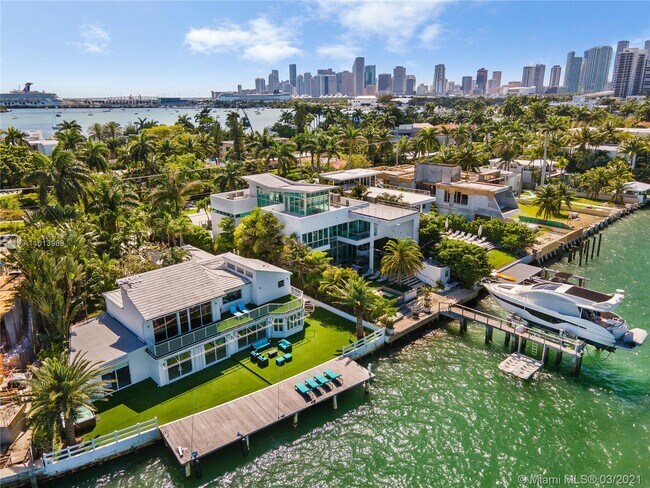 Building Photo - 1413 N Venetian Way