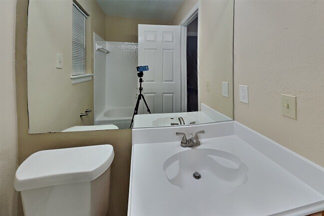Building Photo - 15 Kearny Brook Pl