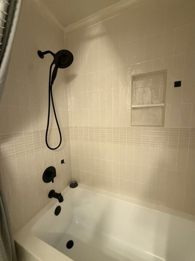 Building Photo - Welcome to this stunning 3-bedroom, 2.5-ba...